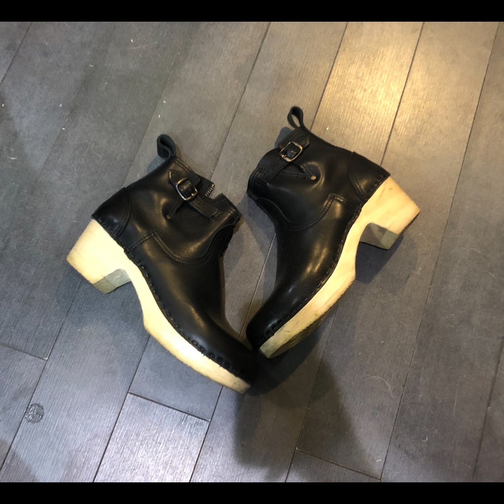 No. 6-No. 6.5leather clog buckle boot on mid heel
